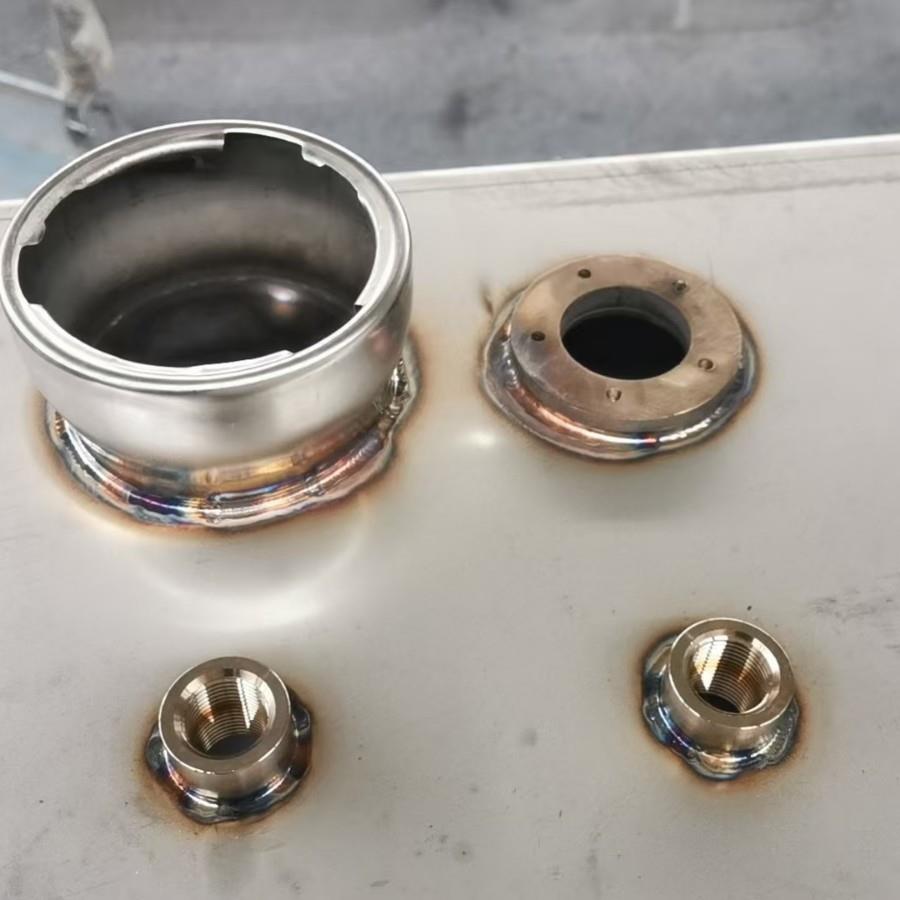304不锈钢材质燃油箱，液压油箱，抗腐蚀性油箱挖掘机耐用钢制