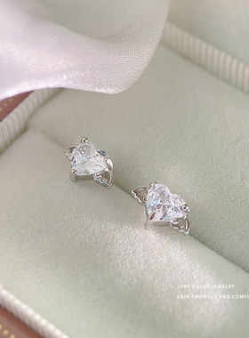 S999纯银轻奢天使翅膀爱心耳钉女锆石新款精致爱心纯银耳饰养耳洞