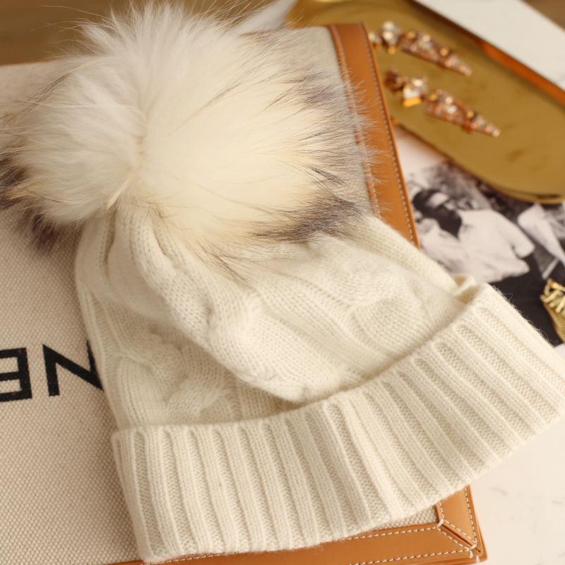 意式纯羊绒运动狐狸毛球针织便帽