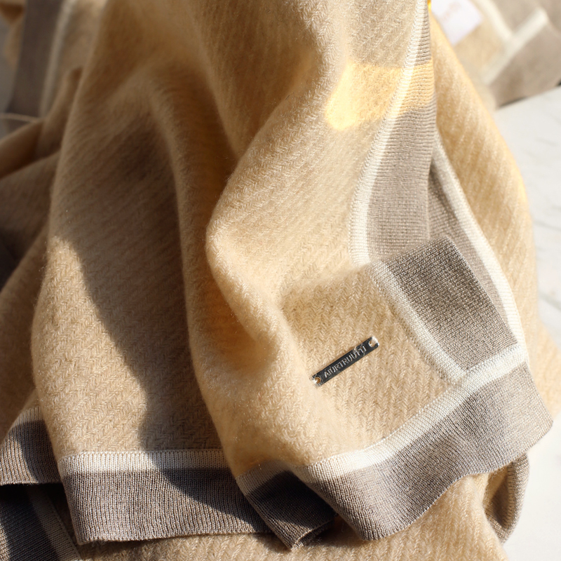 意式坠入云端奢宠纯羊绒围巾披肩