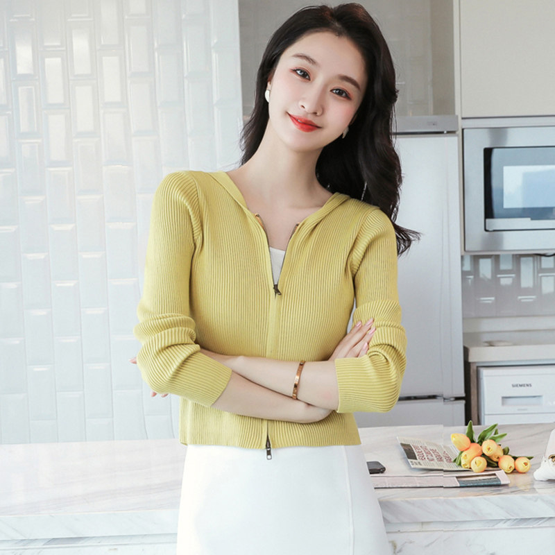 连帽修身针织上衣女长袖薄款带帽子2026年秋季外搭短款毛线衣开衫