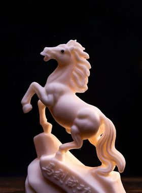 象牙果雕刻马到成功生肖摆件
