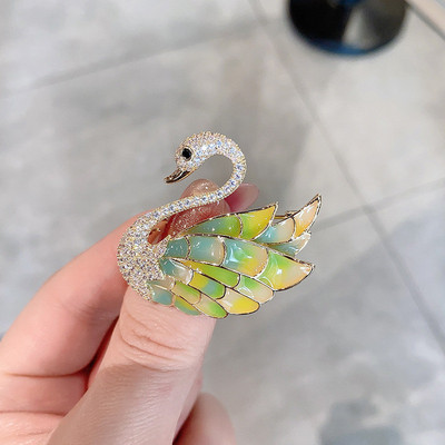 渐变色天鹅胸针感精致轻奢西装固定扣配饰时尚个性胸花别针