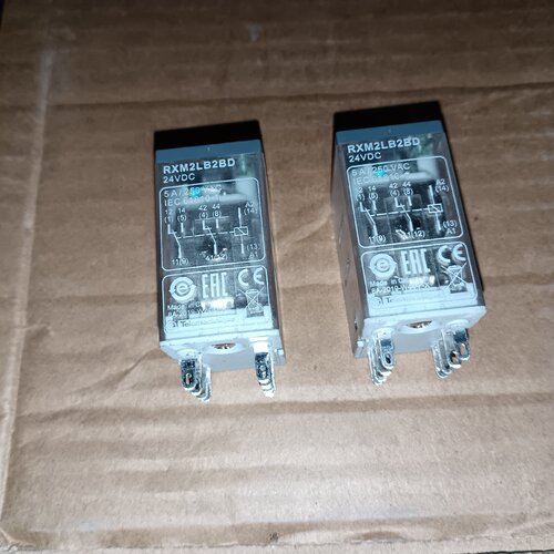 继电器RXM2LB2BD   24v 8脚—议价