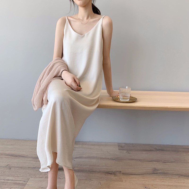 丝绸缎面吊带裙v领连衣裙女夏2019新款高端气质长裙内搭打底裙子(用1元券)