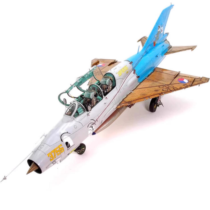 小号手1/32米格-21UM B双座战斗机02219军事飞机模型静态拼粘摆件