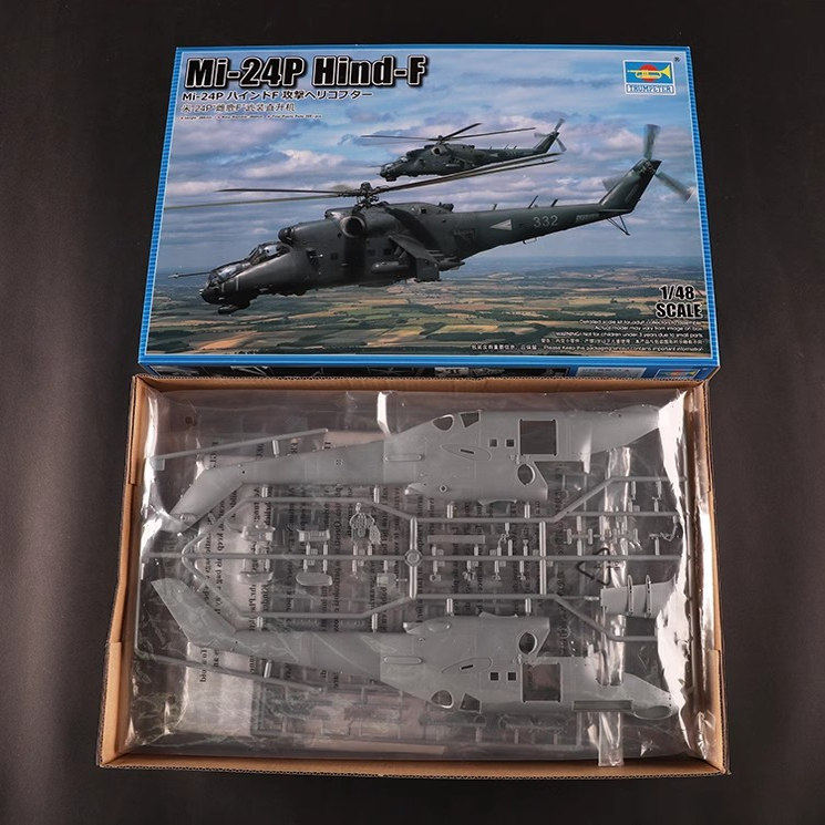 小号手05829俄罗斯米-24P雌鹿F武装直升机1/48拼装军事模型手办
