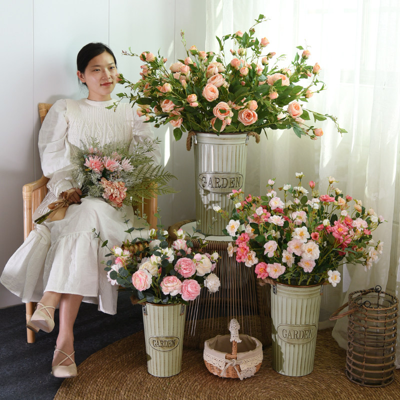 铁艺仿真花玫瑰客厅室内图片