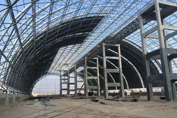 球形钢结构网架螺栓球网架风雨操场加油气站罩棚玻璃采光干式煤棚