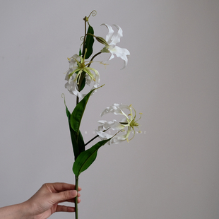 手感逼真白色嘉兰百合仿真花假花花束高端客厅高枝插花装 饰摆件