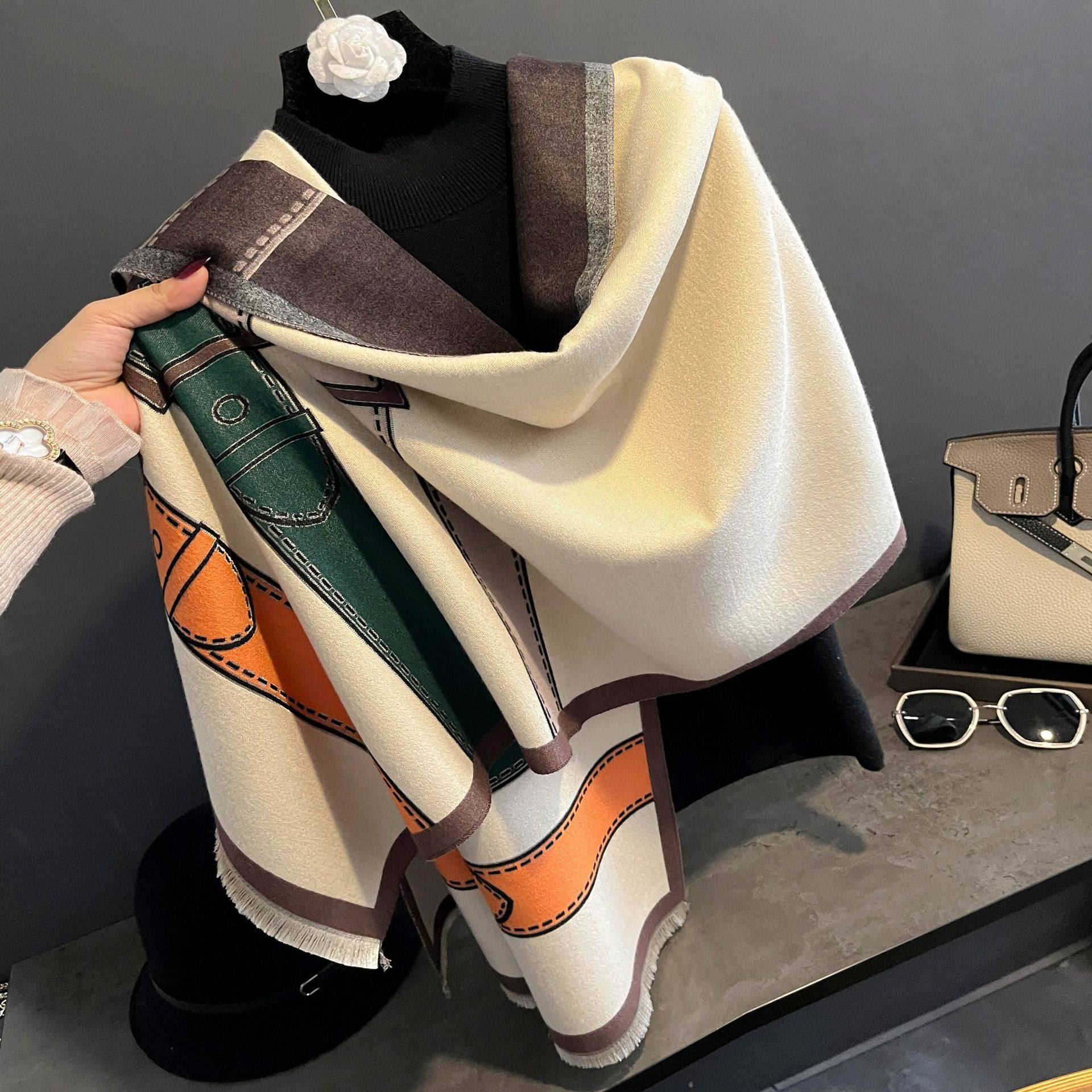 橙色绿色皮扣加厚大披肩女秋冬季韩版保暖仿羊绒围巾双面两用围脖