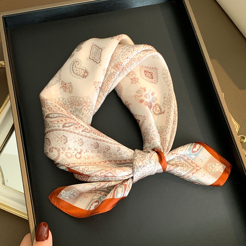 清新甜美真丝围巾女100%桑蚕丝小方巾丝巾秋冬季薄款护颈围脖领巾