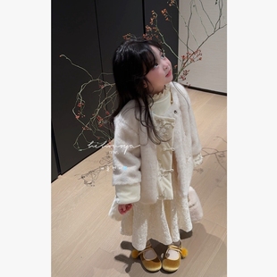 Spring韩国童装2026年冬季新款宝宝新年丝绒盘扣外套女童国风上衣