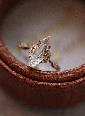 《夏摩山谷》法式复古菱形大颗粒