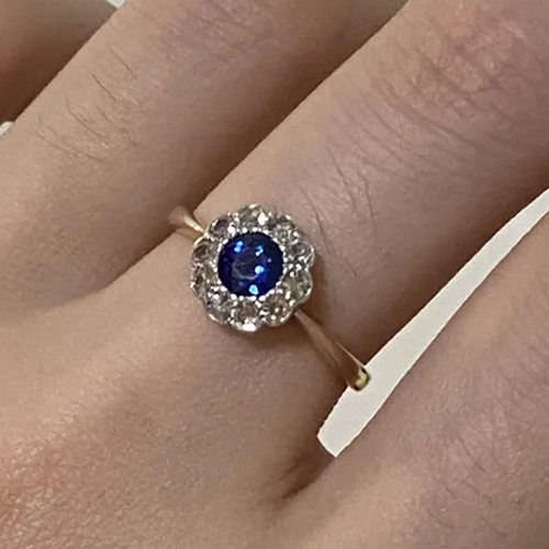 新品新款椭圆围镶蓝色锆石戒指时