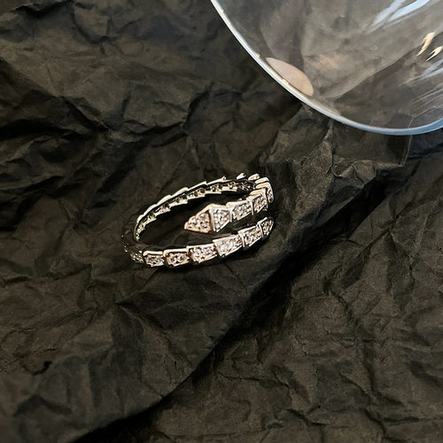 新品高级感闪钻灵蛇形戒指设计开