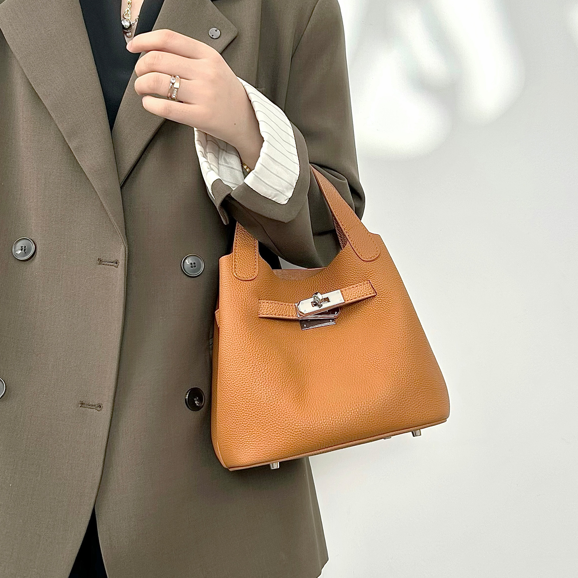 真皮菜篮子包凯莉包新款水桶女包