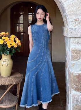 设计感蓝色牛仔背心裙女2025秋季新款复古高腰大摆显瘦长款连衣裙