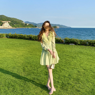 2024春季新款绿色连衣裙女a字收腰温柔雪纺茶歇小众设计法式裙子