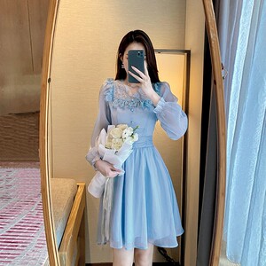 小众高级感法式方领连衣裙女春季长袖高级感气质显瘦蕾丝领领裙子
