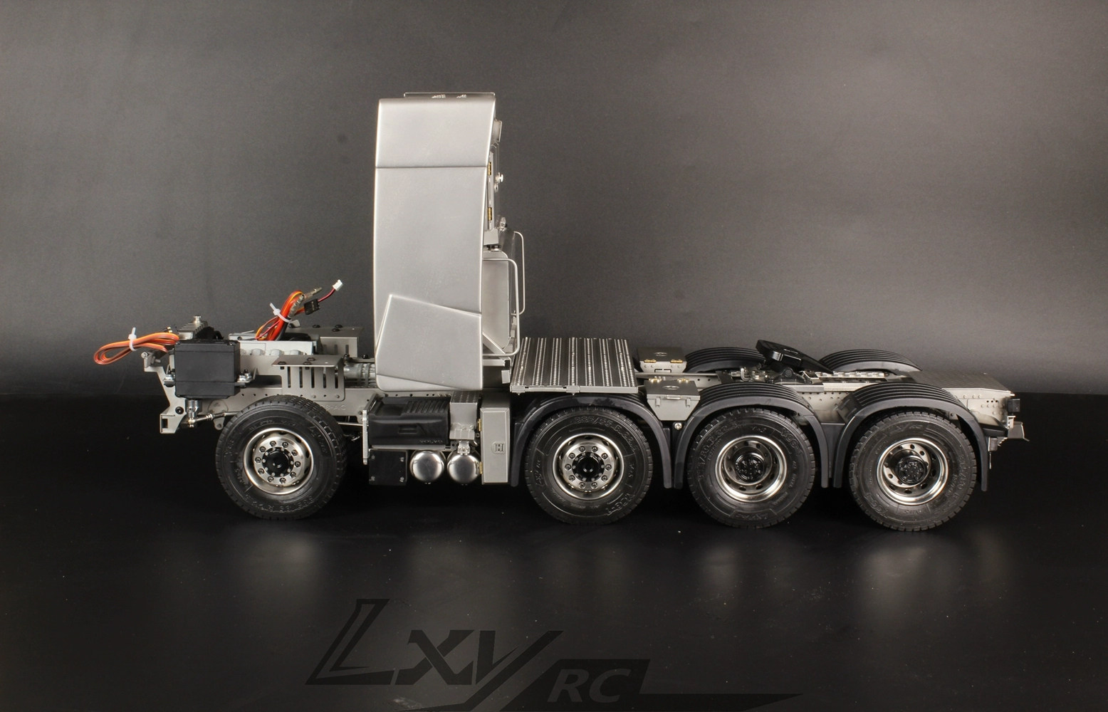 星越 田宫1/14 volvo沃尔沃 富豪 8x8 重型拖头