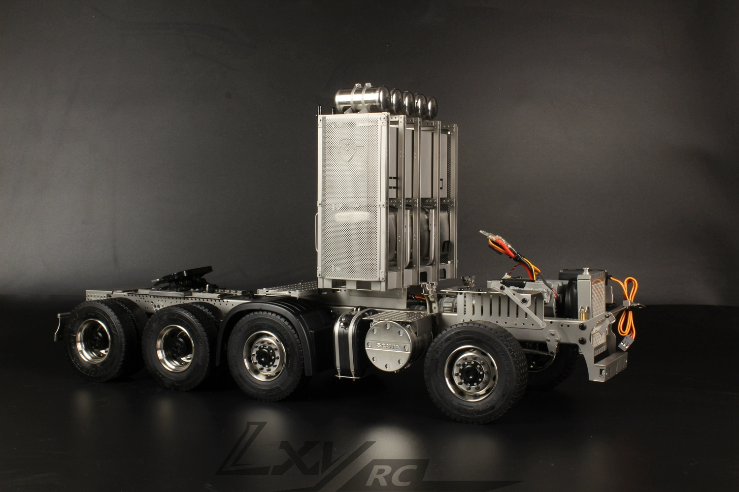 星越 田宫 1/14 斯堪尼亚 SCANIA 8X8 重托底盘