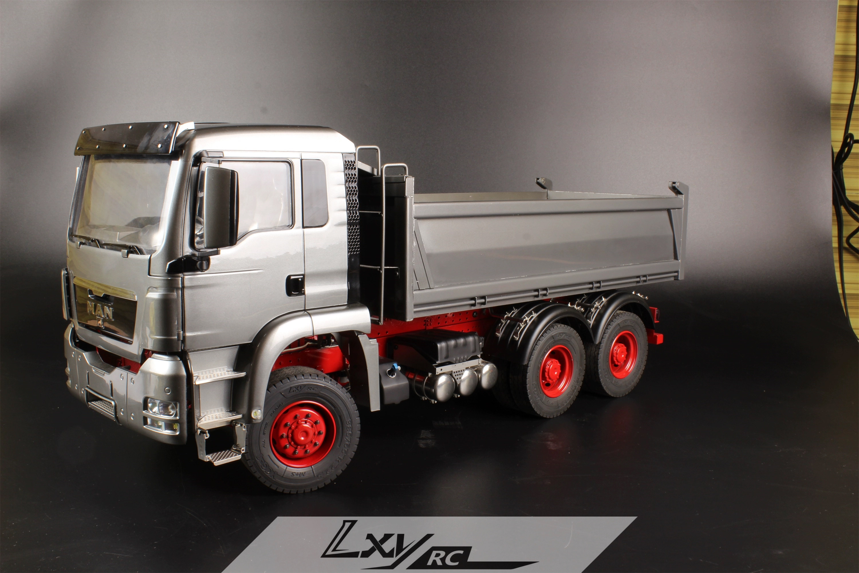 星越 田宫1/14 MAN曼6X6泥头自卸车