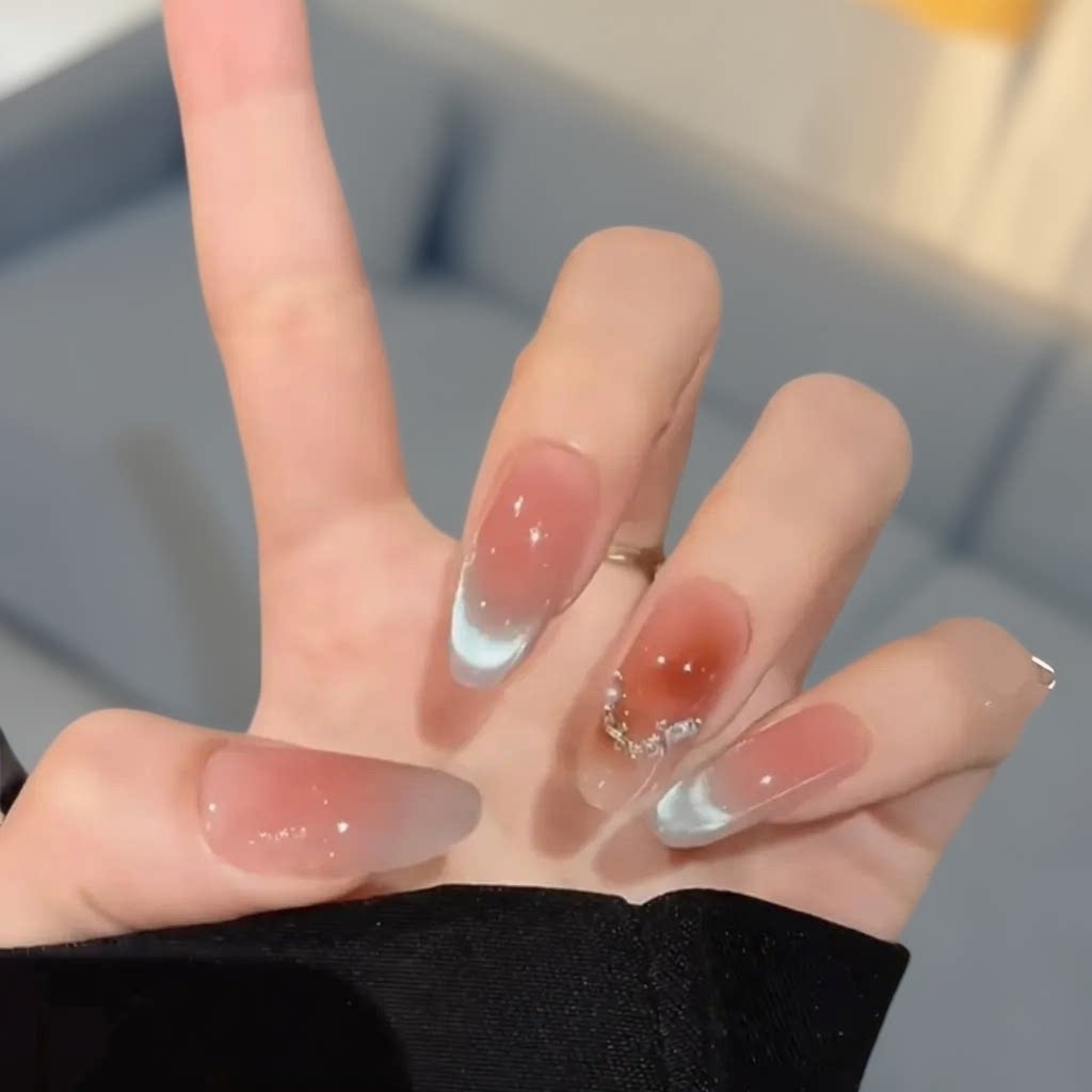 春夏纯手工光疗粉蓝渐变穿戴甲