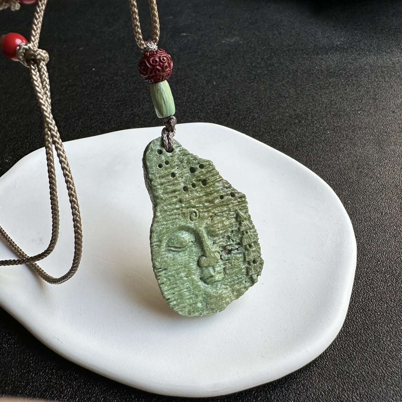 醒走万佛朝宗天然湖北原矿玉化高瓷军绿色绿松石雕刻佛牌吊坠项链