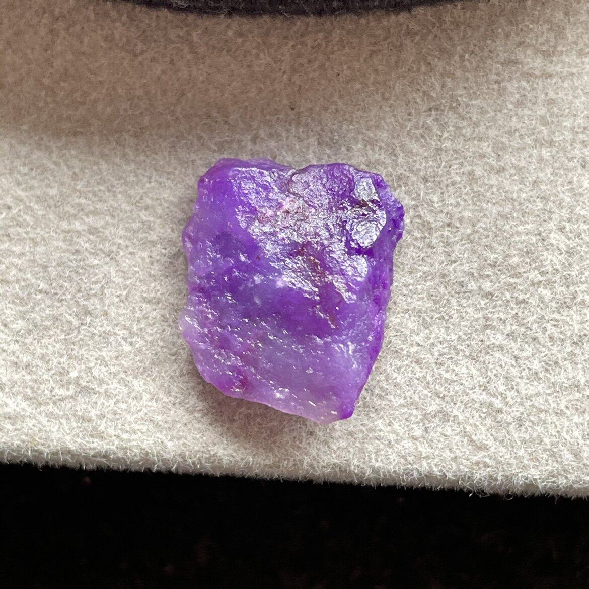 醒走 天然舒俱来老料玉化果冻皇家紫色原石小料苏纪石原料裸石