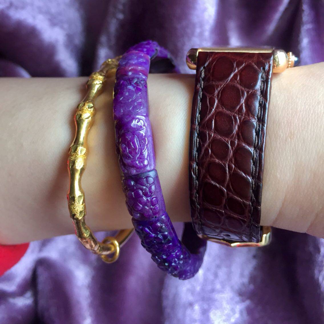 醒走天然舒俱来老料玉化冰透皇家紫色雕刻手排雕花苏纪石手牌手镯