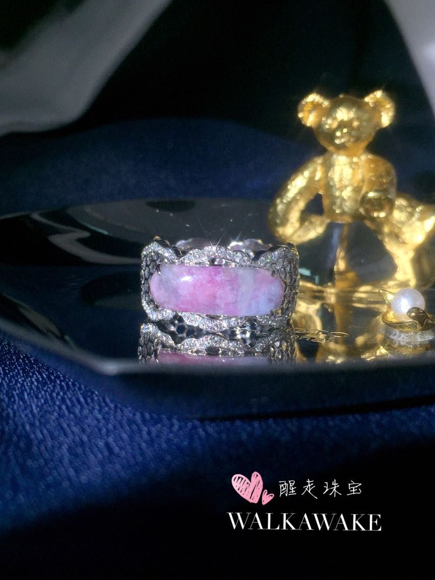 醒走 原创定制舒俱来蓝樱花粉马鞍18K白金钻蕾丝戒指环苏纪石