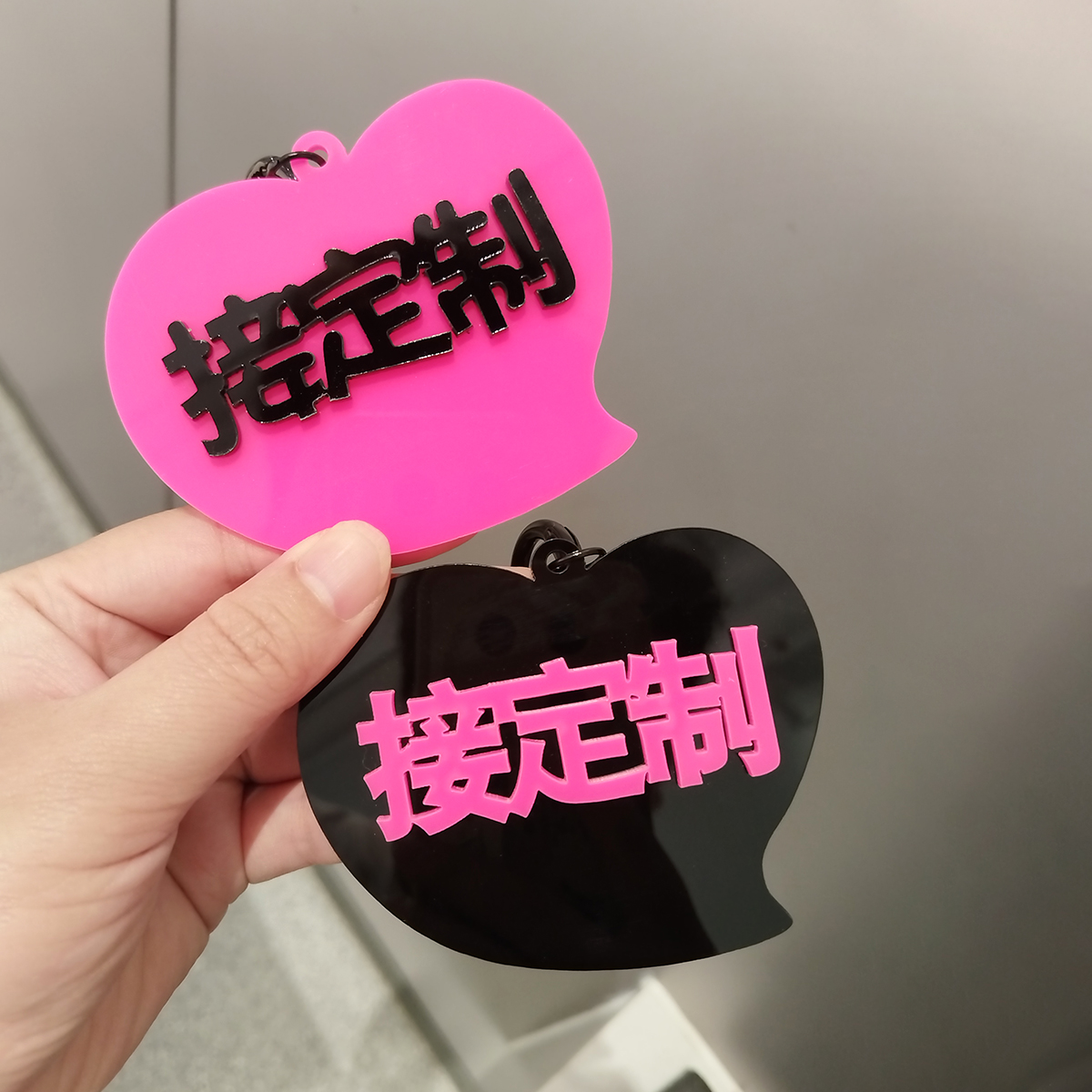 包挂亚克力定制logo名字个性立体中英文姓名牌挂件情侣礼物挂饰