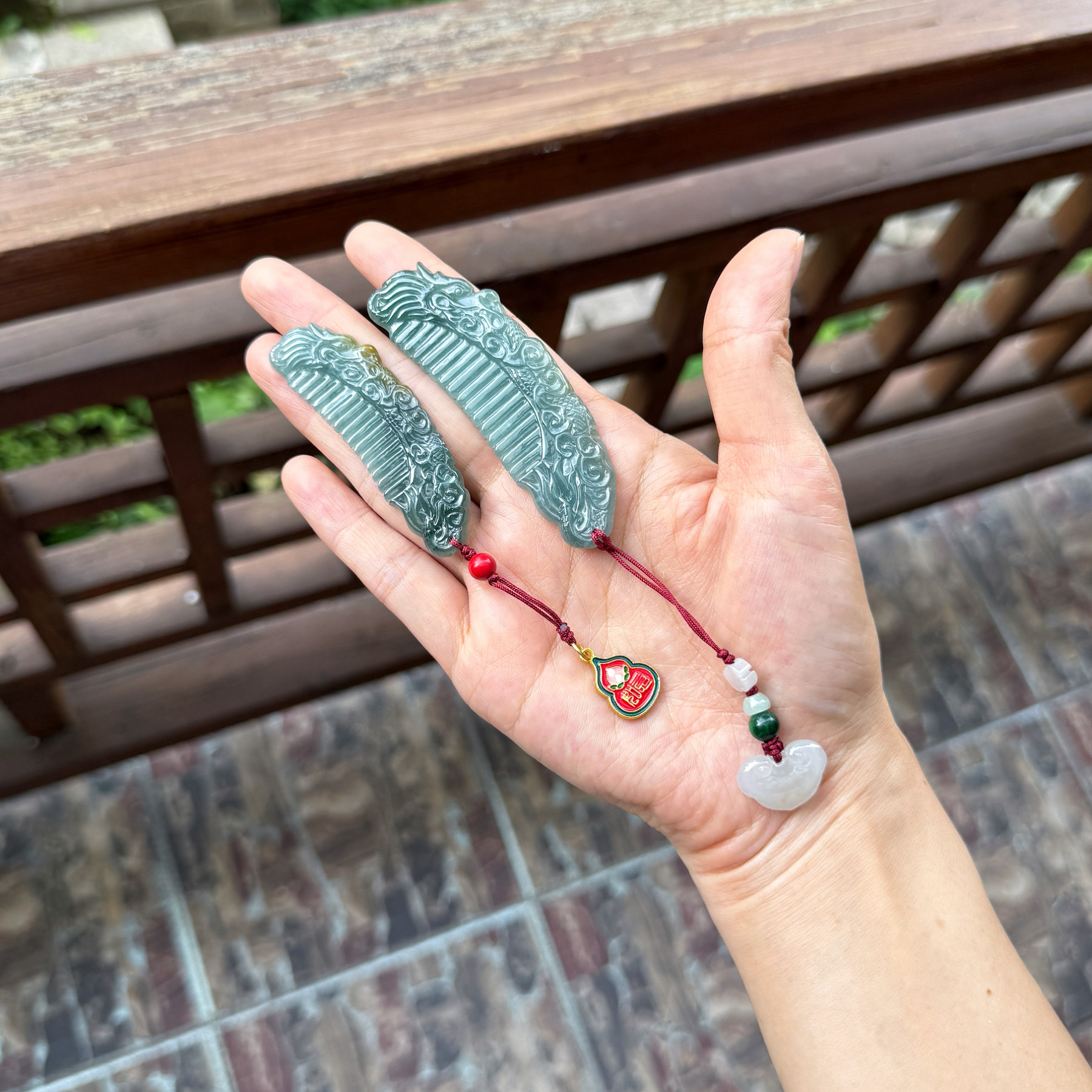 天然翡翠龙凤梳子一梳百顺玉石挂件男女款项链送父母亲节新婚礼物