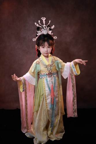 玺儿制作童装 魏晋 神仙服 粉黄