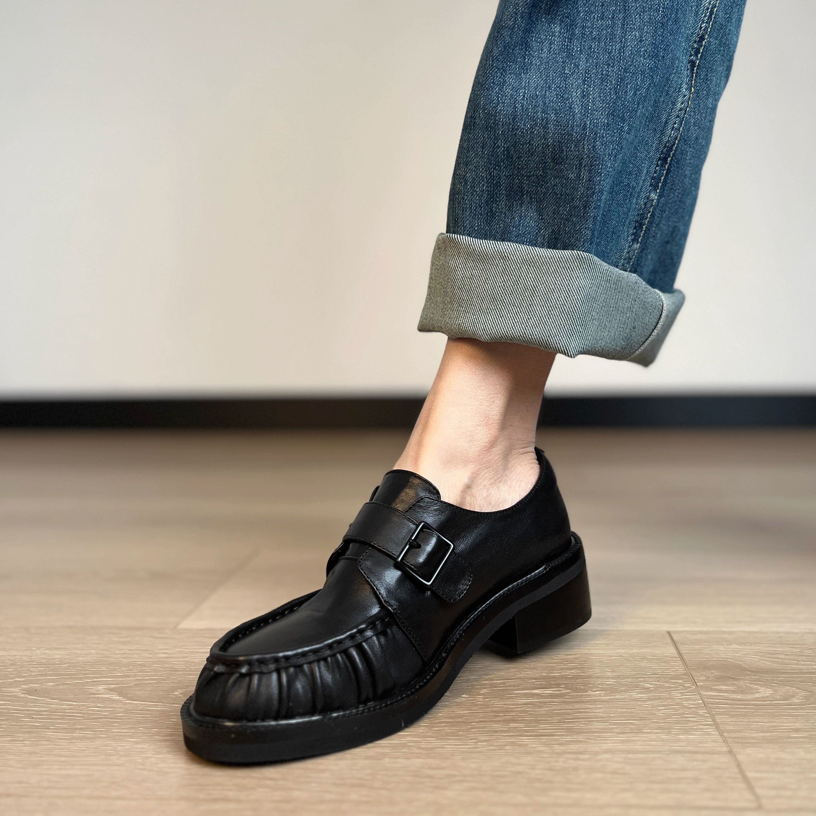 2026春夏真皮皮带扣乐福鞋女2025新款深口单鞋褶皱小皮鞋粗跟女鞋