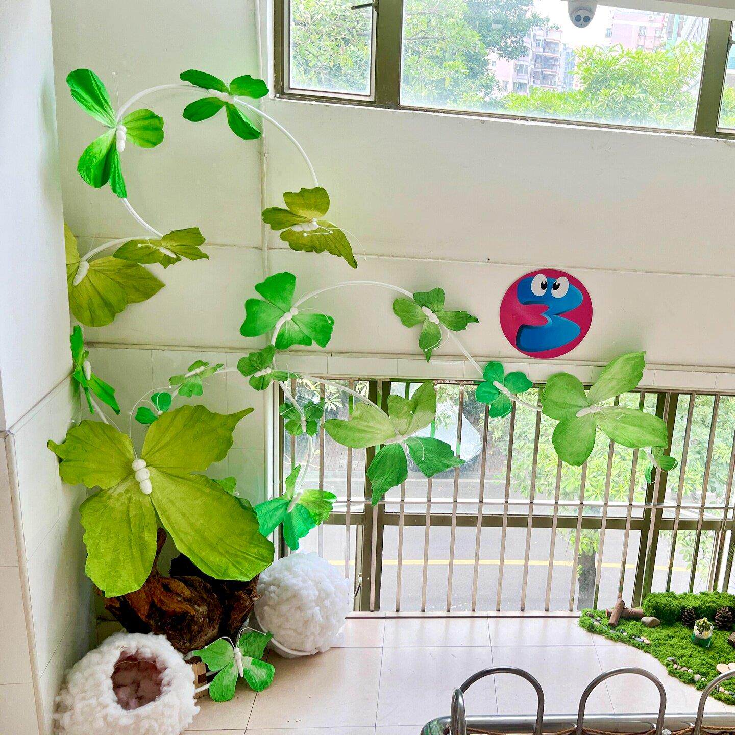 幼儿园环创渐层纸蝴蝶主题墙材料