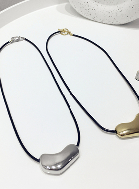 立体双面马蹄莲造型黑绳OT扣项链