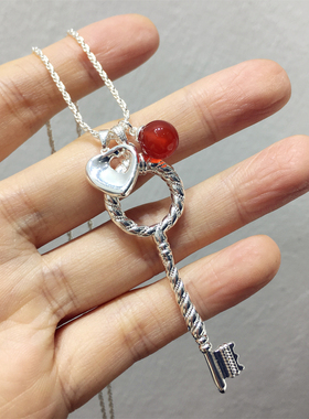 新中式简约气质银色钥匙爱心桃心形红色珠子项链毛衣链挂件饰品潮