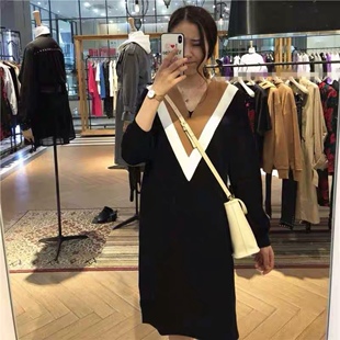 139 潮范孤品清版 焕新季 尤西子春秋休闲学院风V领撞色针织连衣裙