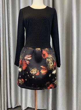 奥特品牌撤柜 依WN秋冬时尚黑色印花大码连衣裙 活泼减龄不退换