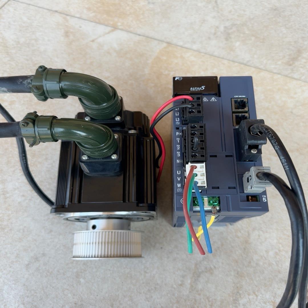 富士1KW伺服驱动器套装RYH152F5-VV2伺服驱动电机{天意设备}