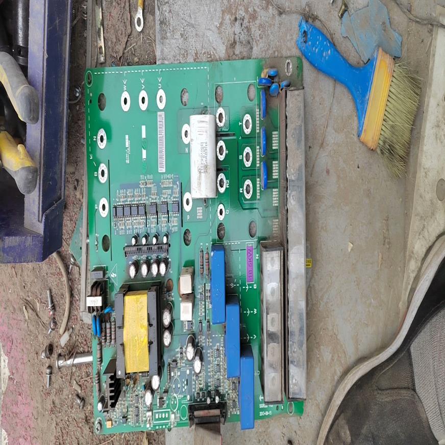 西奥变频器CON8005P185-4驱动板运行拆机 成色不错{天意设备}