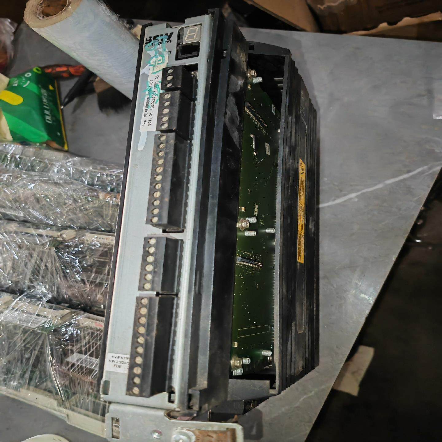 SEW驱动器  MDX6 1B0005-5A3-0T{天意设备}