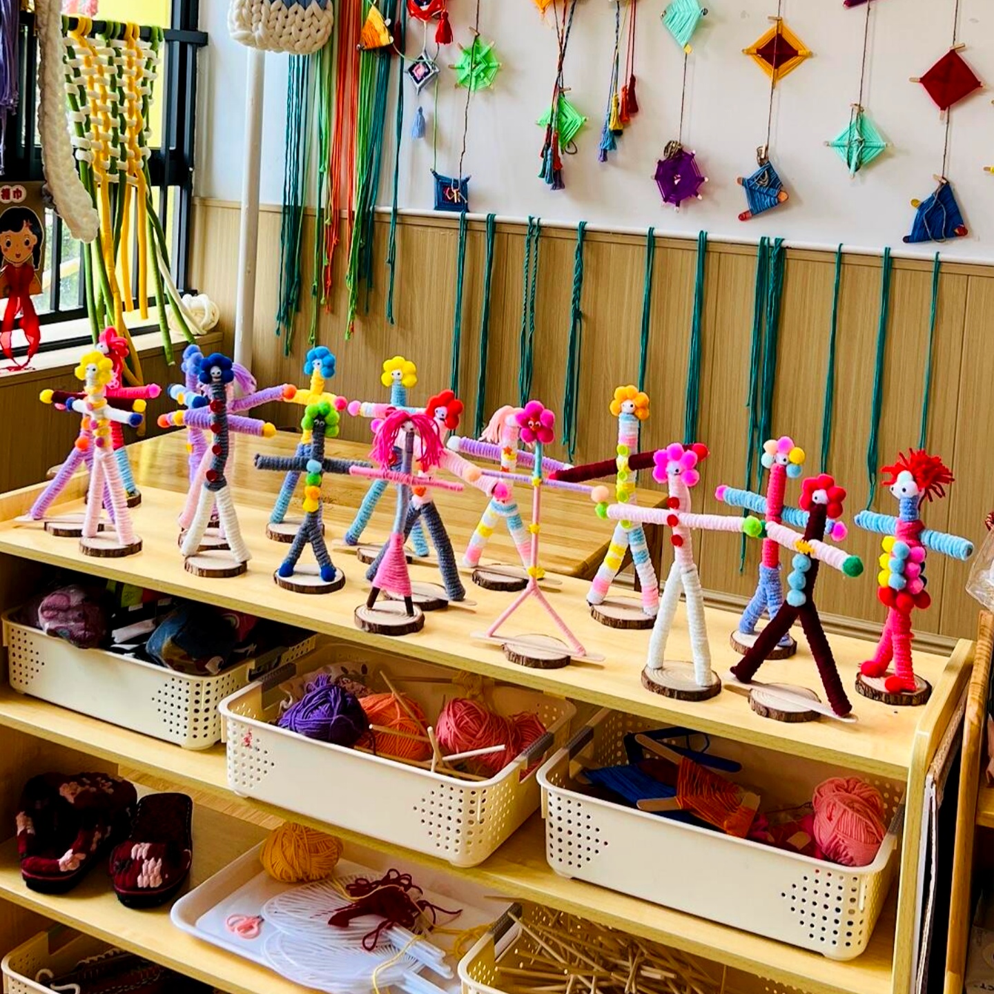 幼儿园木工坊大班编织区域树枝小人材料毛线儿童创意手工diy制作