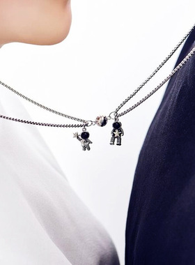 ins风宇航员磁吸项链情侣款
