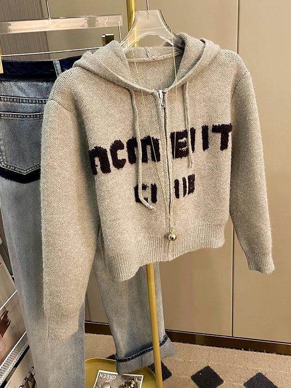 2024 가을 새 편지 자카드 대비 색 스웨터 여성 패션 다목적 니트 카디건 짧은 후드 자켓 유행