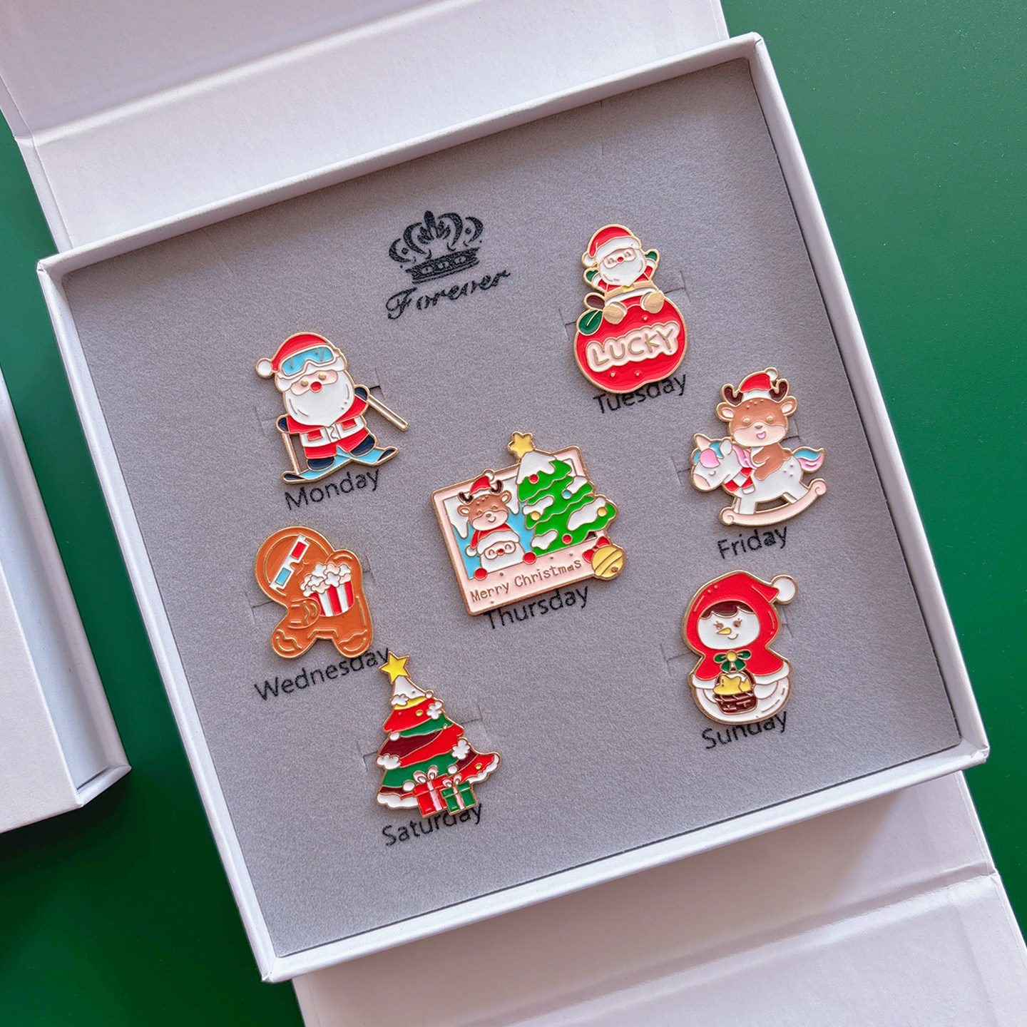 2025新款圣诞节礼物送女生朋友外国人老外徽章胸针创意实用伴手礼