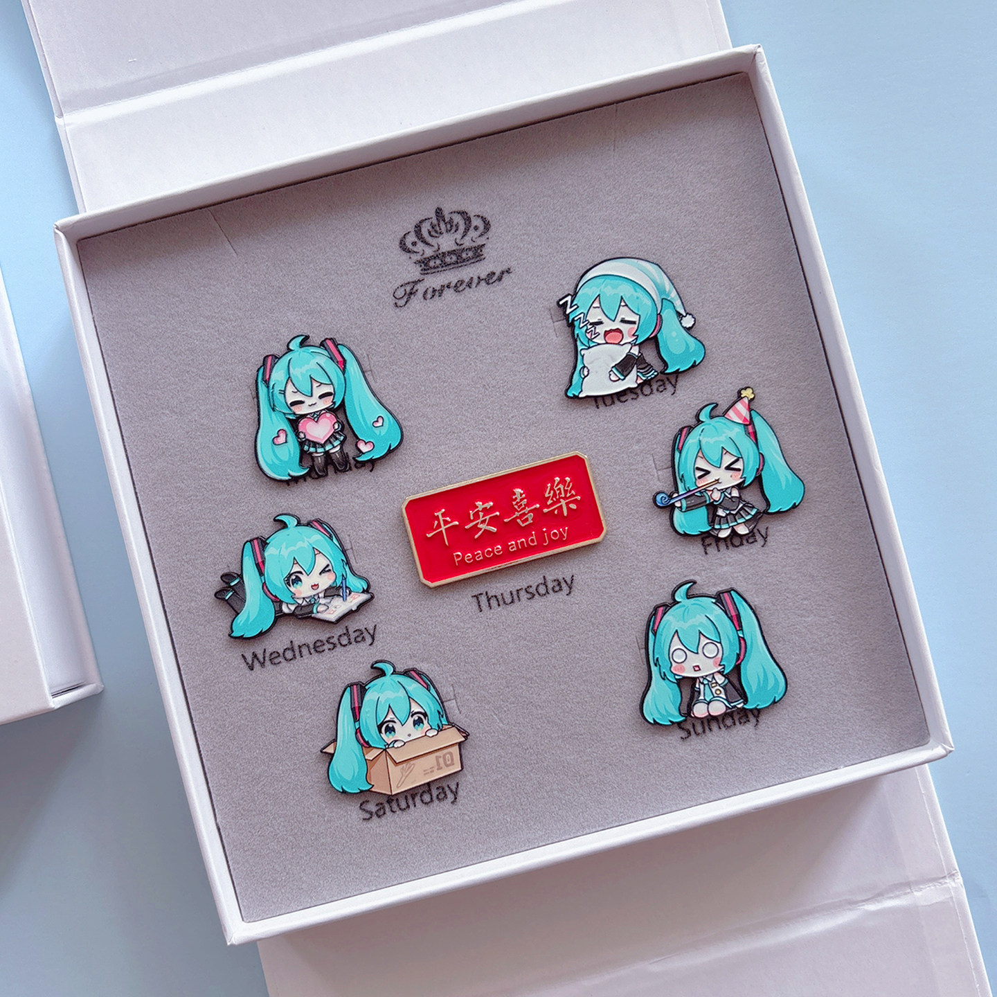 初音未来实用周边徽章胸针吧唧书包小挂件手办女孩生日礼物套装图片