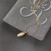 椭圆白贝壳蛇骨项链玉镜中古南法假日风锁骨链 钛钢镀金首饰XL655